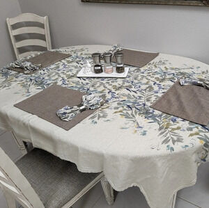 Tablecloth and napkins